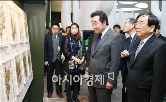 [포토]이낙연 전남도지사,영광 산림박물관 방문