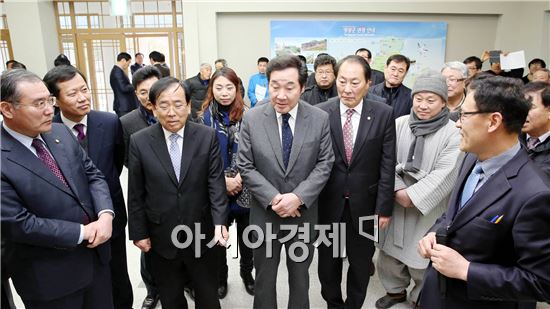 [포토]이낙연 전남도지사,영광 산림박물관 방문