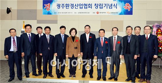 [포토]윤장현 광주시장, 광주환경산업협회 창립 기념식 참석