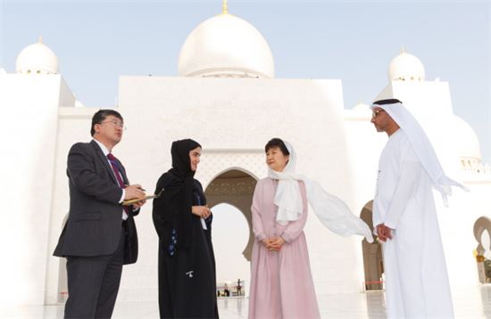 朴대통령 "한·UAE, 의료·식품 등 소프트분야 협력 강화해야"