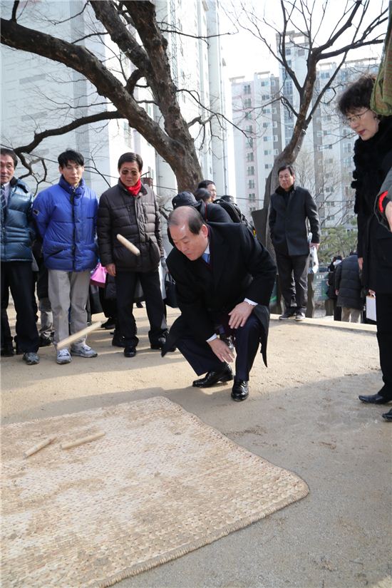 박홍섭 마포구청장, 광흥당 정월대보름 행사서 윷놀이 