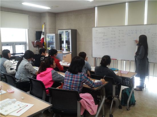통통통 한국어교실 수업 장면 
