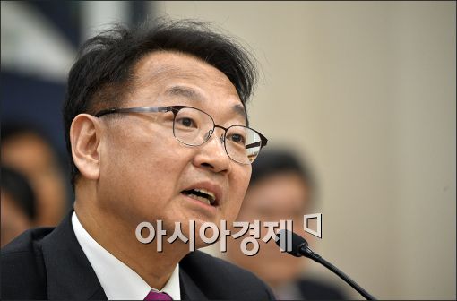 유일호 장관 "전월세난, 장ㆍ단기 대책 병행…왕도 없어"