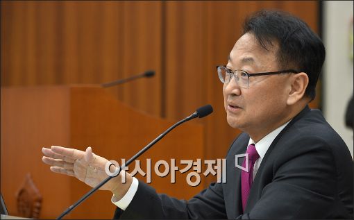 [포토]답변하는 유일호 후보자