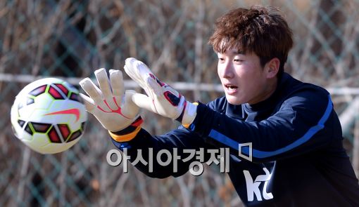 [포토]골키퍼 훈련하는 이창근