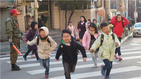 서울 학생 10년 새 40만명 감소…女교사는 증가