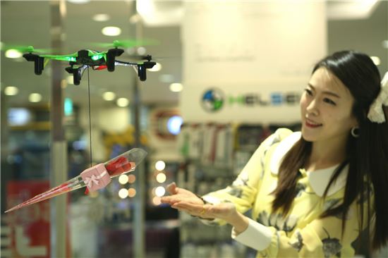 현대아이파크몰 "화이트데이, 드론으로 사랑 고백하세요"