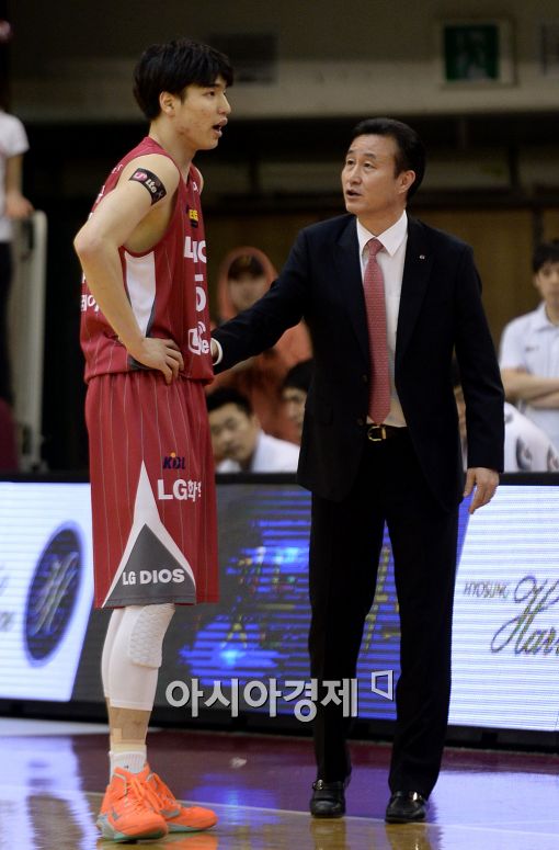 [포토]김진 감독, '김종규, 널 믿는다'