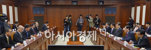 [포토]발언하는 최경환 경제부총리