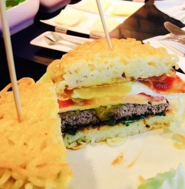 라면버거. 사진=파비앙 SNS