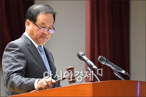 [포토]현대차주총, 안결처리하는 김충호 사장