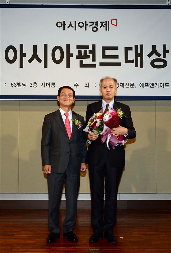 [포토]아시아펀드대상, 국내액티브주식형 최우수상 수상한 한국투자신탁운용