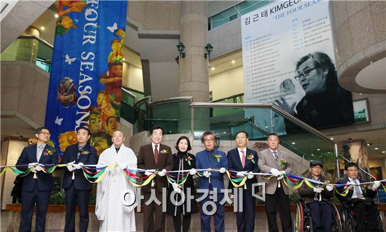 [포토]이낙연 전남도지사, 김근태 화백 국내 순회전시회 참석