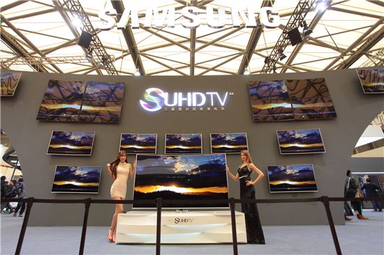 지난 11~14일 개최된 중국 상하이 가전박람회에 전시된 삼성 SUHD TV (사진제공 : 삼성전자)