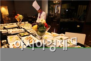 강원랜드호텔 월드퓨전, 해피아워 뷔페 운영