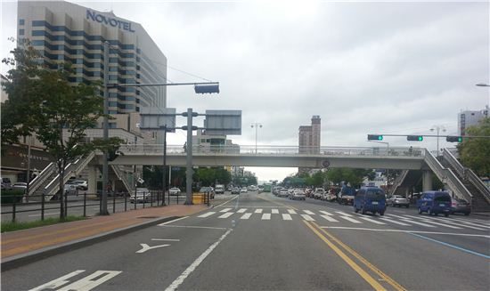 시흥대로 노보텔앞 육교 철거, 횡단보도 설치