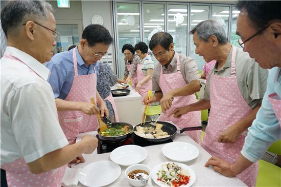 서초구, 어르신 위한 건강요리교실 운영