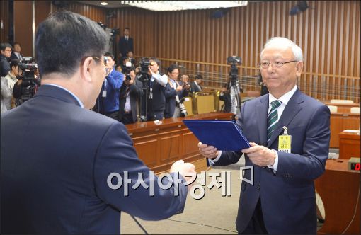 [포토]이병호 국정원장 후보자 인사청문회