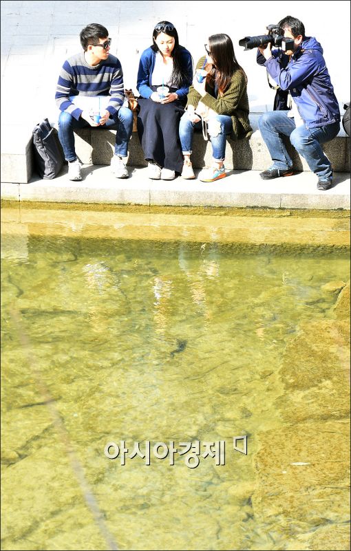 [포토]봄 햇살 즐기는 시민들