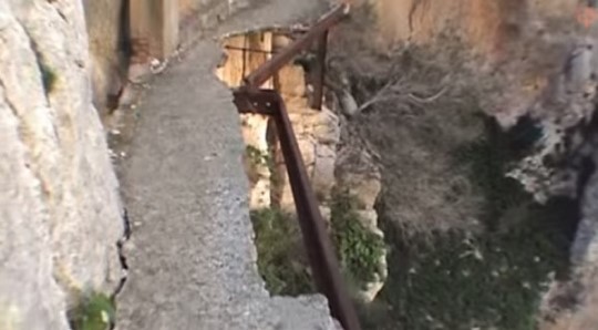 왕의 오솔길 15년 만에 개방…20명 사망한 ‘세상에서 가장 위험한 길’