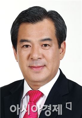 유근기 곡성군수