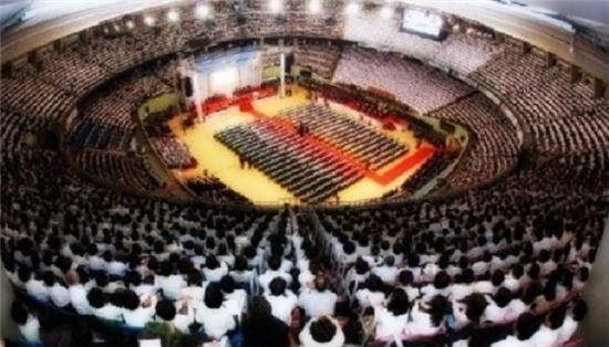 '신천지 교주' 이만희 회장, "나는 하늘의 계시를 받았다" 신격화 논란