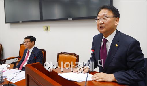 [포토]발언하는 유일호 장관