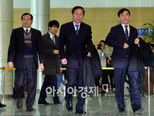 [포토]개성공단 입주기업 대표단, 출경