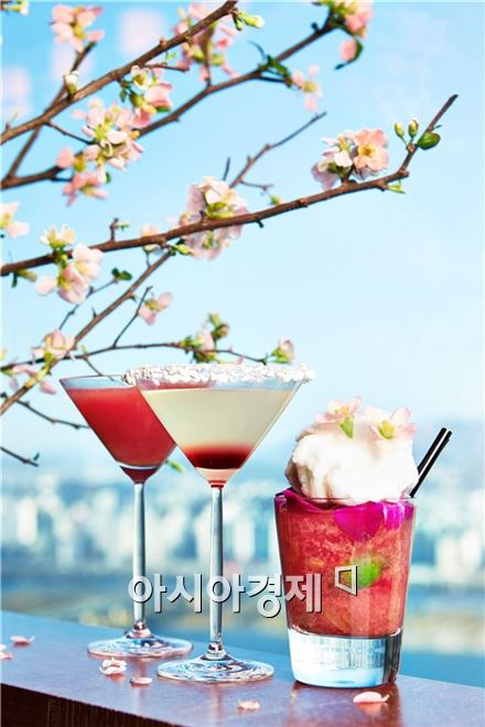 콘래드 서울 체리 블로섬 칵테일