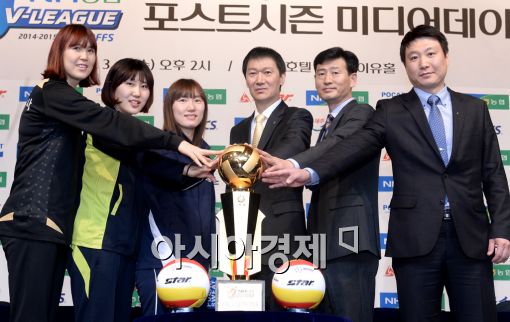 [포토]포스트시즌 선전을 다짐하는 여자부 선수단