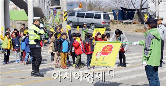 함평경찰, 엄마손 교통 캠페인 실시