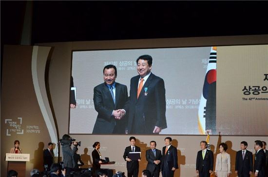 신동우 나노 대표, 철탑산업훈장 수상