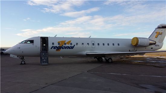 유스카이항공이 도입하는  CRJ-200 제트여객기는 캐나다 봄바디어사에서 제작됐으며 50명 탑승이 가능하며 3713km를 비행 할 수 있다.