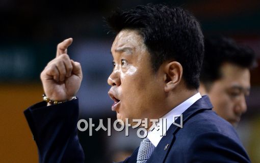 [포토]유도훈 감독, '정신차려!'