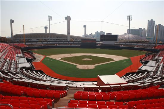 [나석윤의 라커룸]막내 kt 야심작 '위잽'의 팬서비스