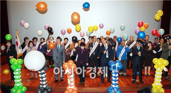 전라남도는 20일 함평 엑스포 주제 영상관에서 전남지역 암센터 관계자, 지역 주민, 관계 공무원 등 250여 명이 참석한 가운데 ‘제8회 암 예방의 날’ 기념식을 개최했다. 사진제공=함평군