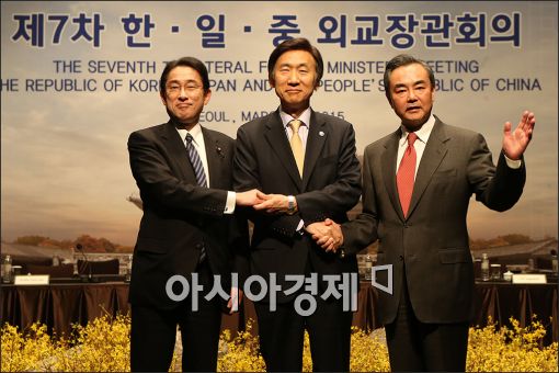 작년 3월 서울에서 개최된 한중일 외교장관회의에서 각국 외교수장 모습. 