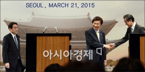 [포토]기자회견 마친 한중일 외교장관