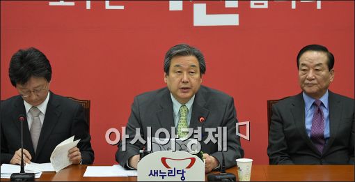 김무성 "野, 공무원연금개혁안 예상대로 모호…눈치보기 일관" 비판 