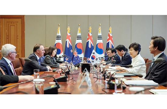 朴 "TPP 동향 주목…참여결정 땐 뉴질랜드와 협력 희망"