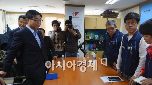 [포토]민주노총 방문한 이기권 장관