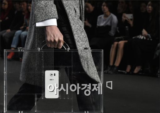 삼성 언팩 '엣지있는 업그레이드'…서울 DDP의 환호