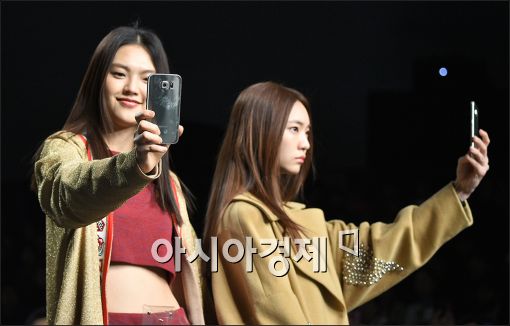 삼성 언팩 '엣지있는 업그레이드'…서울 DDP의 환호