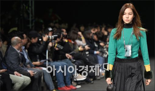 삼성 언팩 '엣지있는 업그레이드'…서울 DDP의 환호