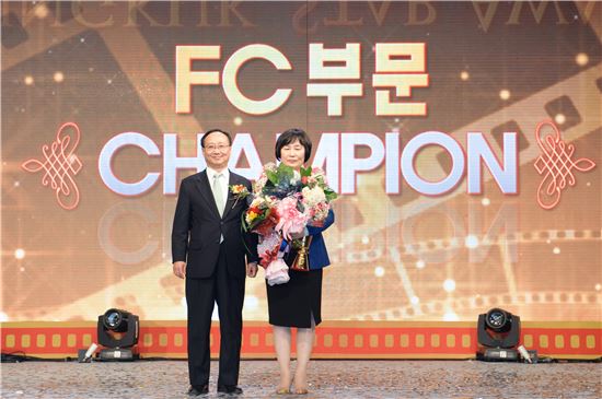 흥국생명 '2014 연도대상' 시상…FC챔피언에 이옥순씨