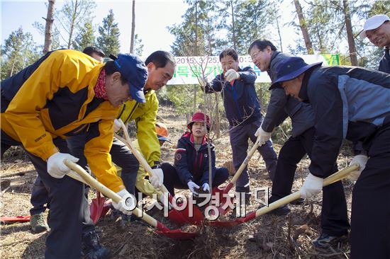 해남군 제70회 식목일 기념 나무심기 행사 가져