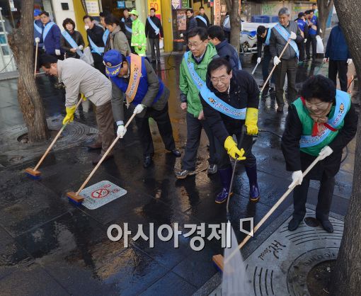 [포토]박원순 시장, '깨끗하게'