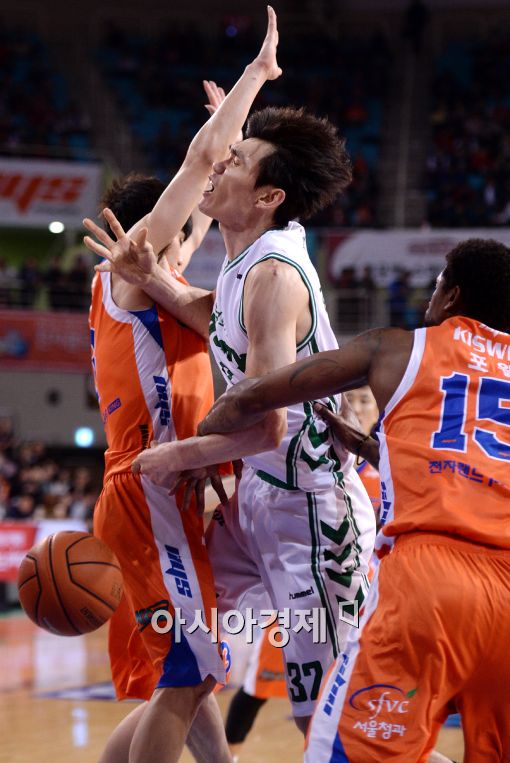 [포토]김주성, '파울이 야속해'