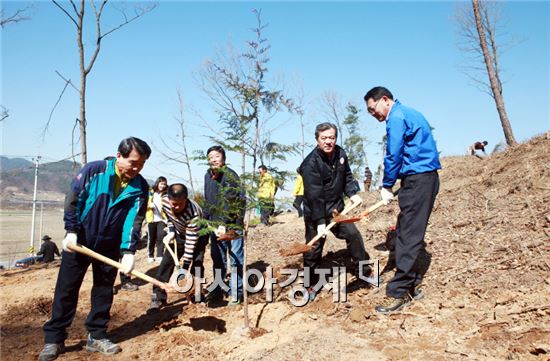 함께 만들어요! 숲속의 곡성, 제70회 식목일 행사 개최