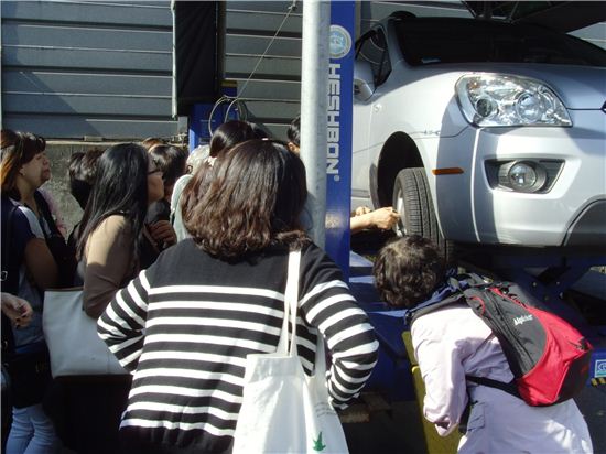 구로구, 여성운전자 위한 자동차 자가정비교실 운영